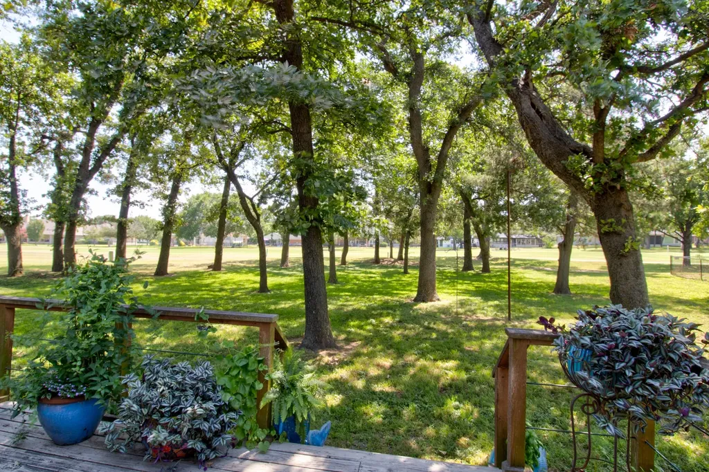 914 Kiowa Drive W Lake Kiowa TX 76240