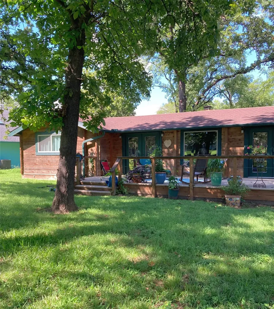 914 Kiowa Drive W Lake Kiowa TX 76240