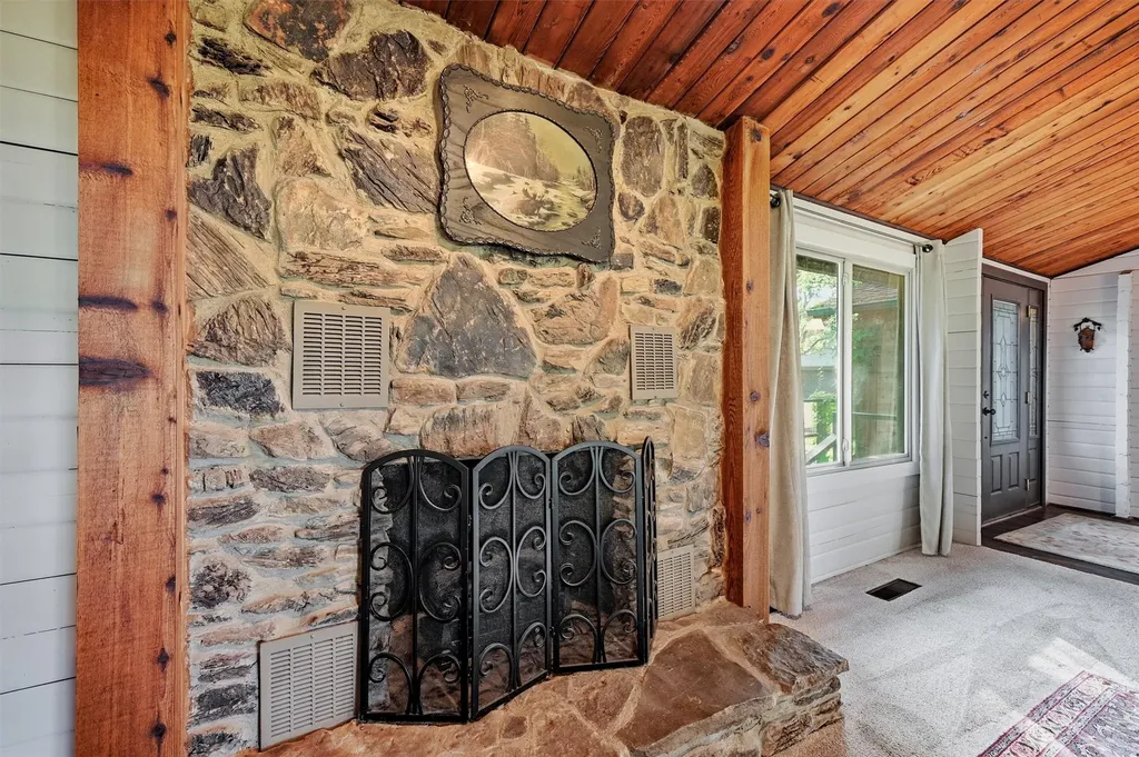 914 Kiowa Drive W Lake Kiowa TX 76240