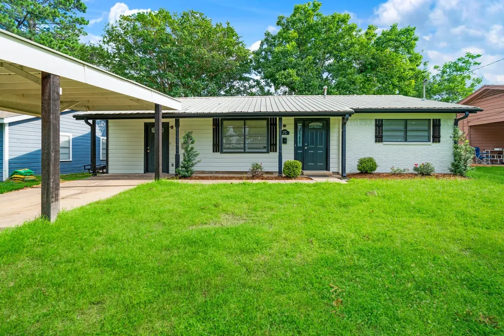 2235 Pine Bluff Street Paris TX 75460