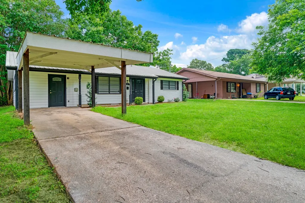 2235 Pine Bluff Street Paris TX 75460