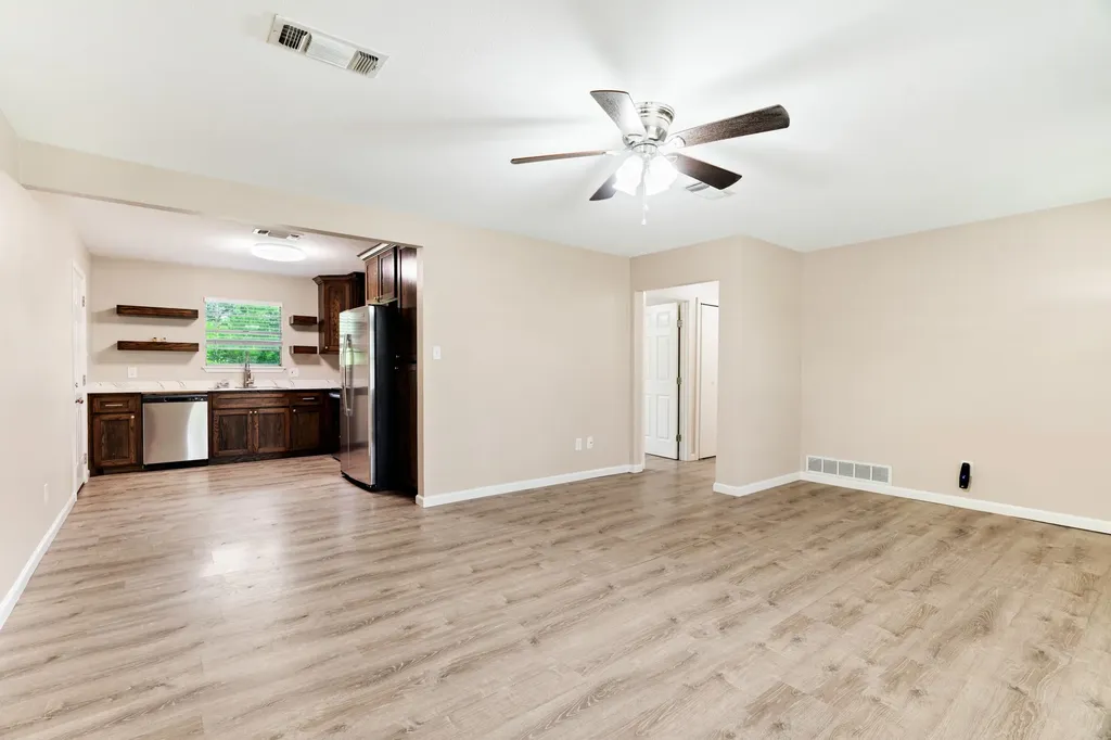 2235 Pine Bluff Street Paris TX 75460