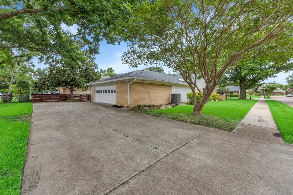 13826 Wooded Creek Court Farmers Branch TX 75244