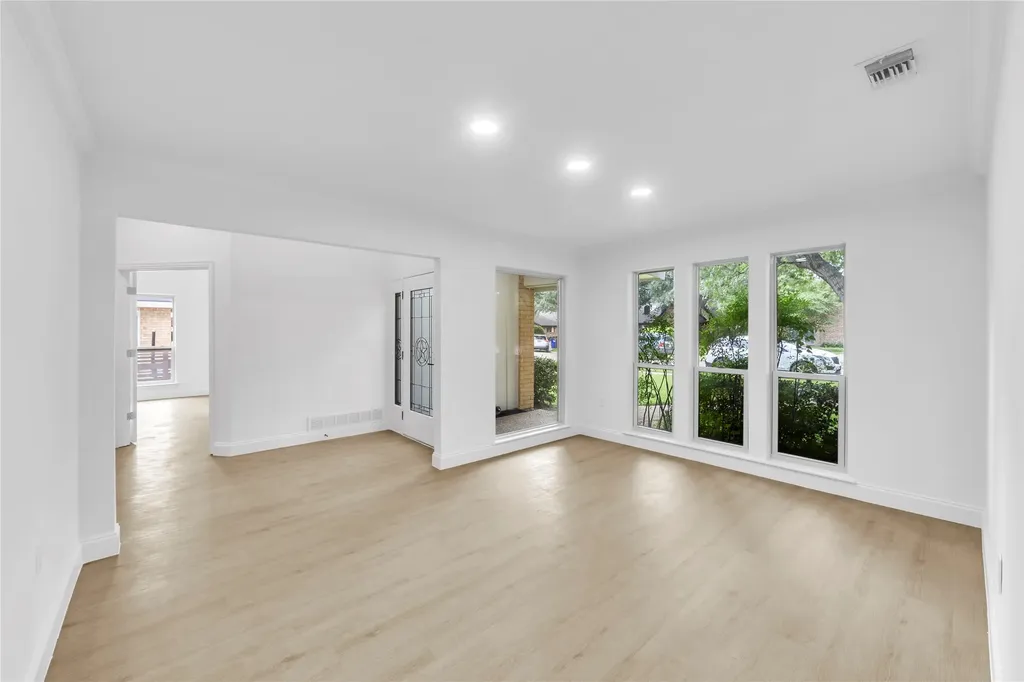 13826 Wooded Creek Court Farmers Branch TX 75244