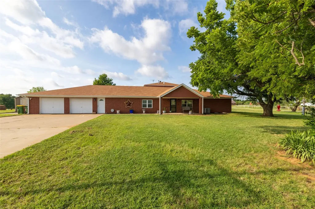 448 County Road 4287 Decatur TX 76234