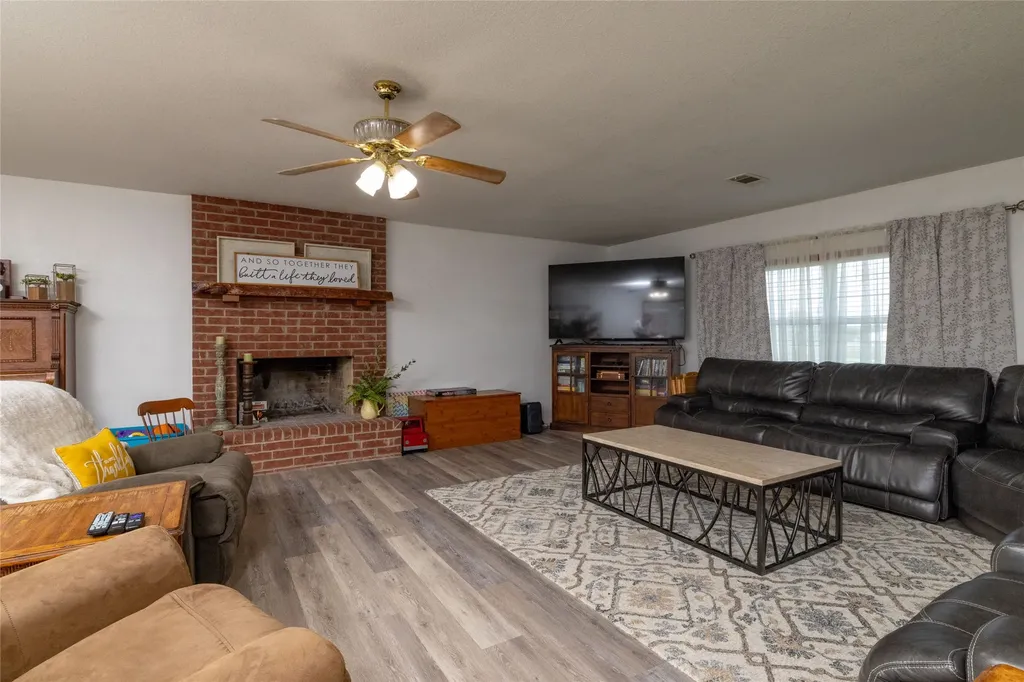 448 County Road 4287 Decatur TX 76234