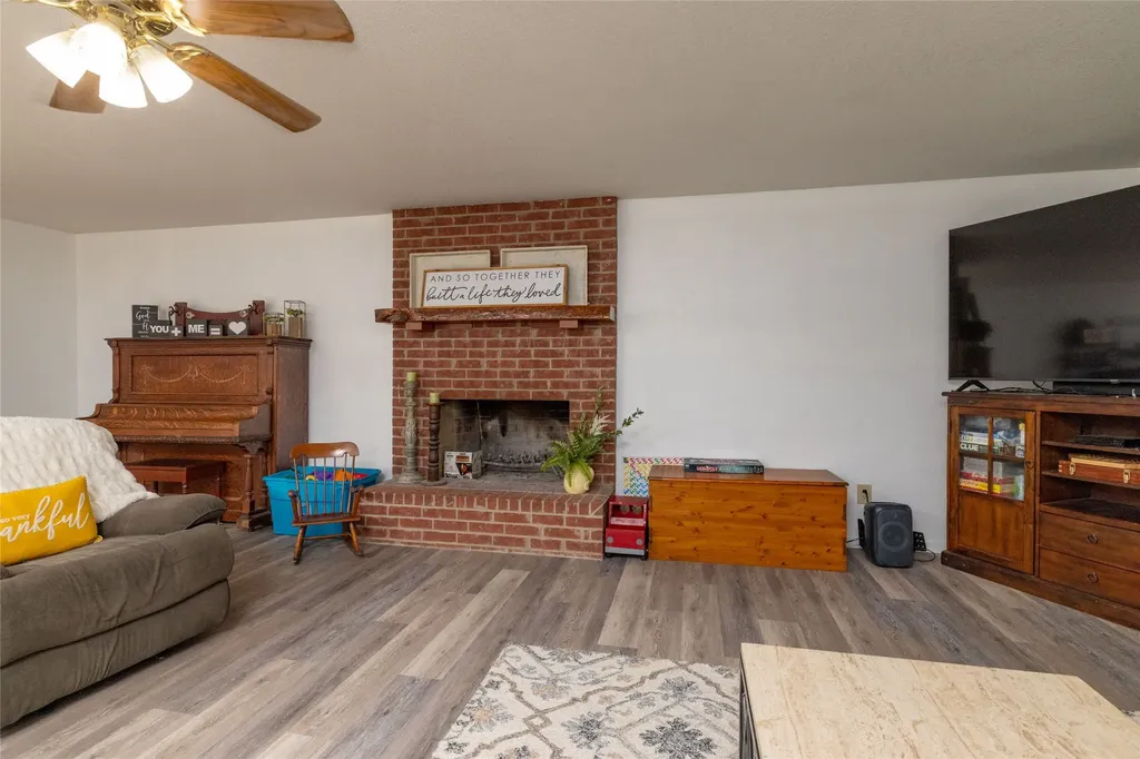 448 County Road 4287 Decatur TX 76234