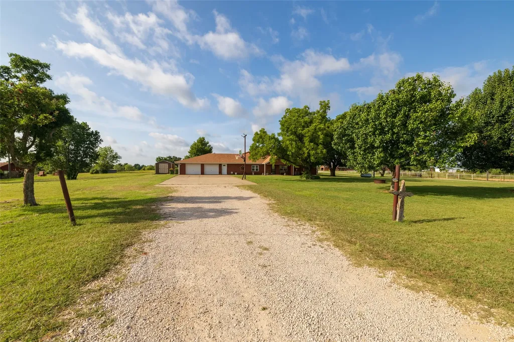 448 County Road 4287 Decatur TX 76234