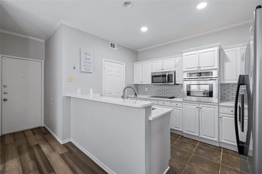6011 Barrington Court Dallas TX 75252