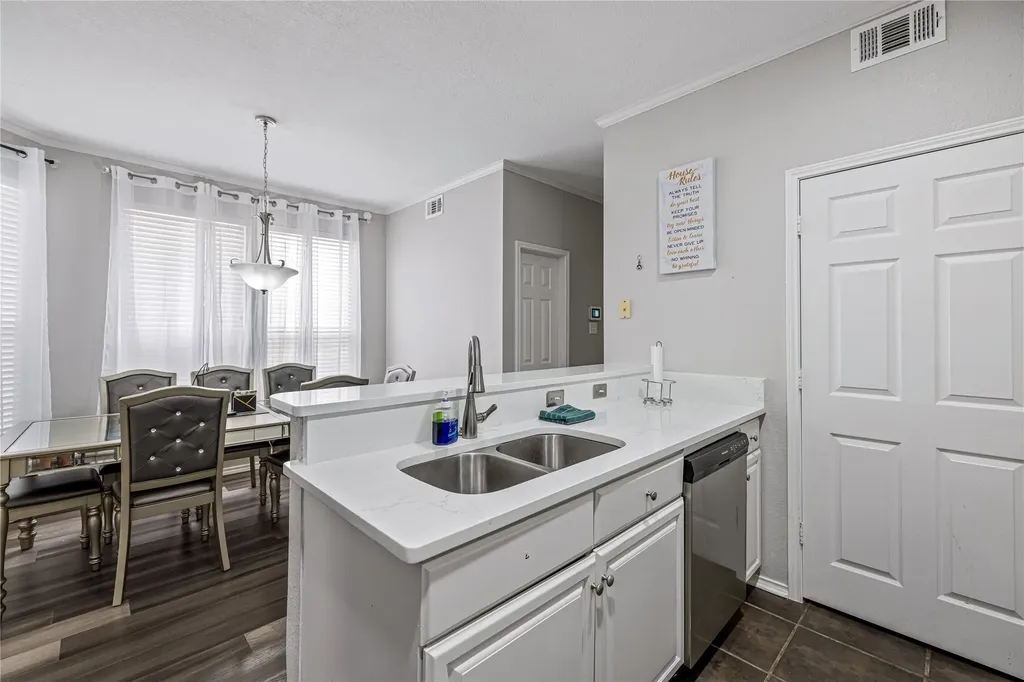 6011 Barrington Court Dallas TX 75252