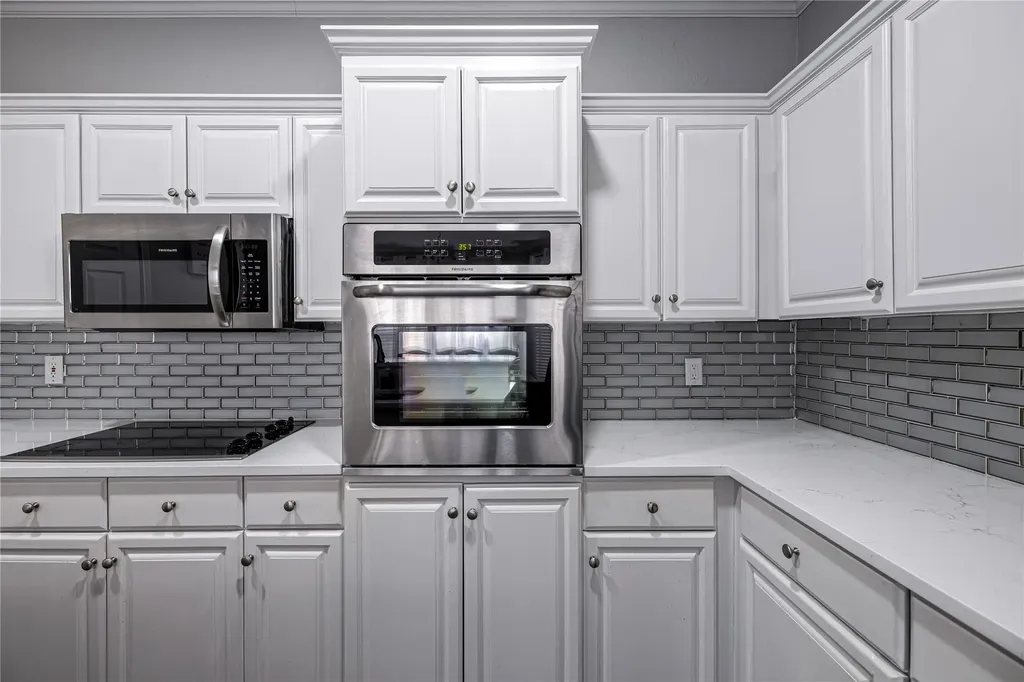 6011 Barrington Court Dallas TX 75252