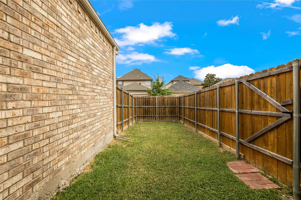 6011 Barrington Court Dallas TX 75252