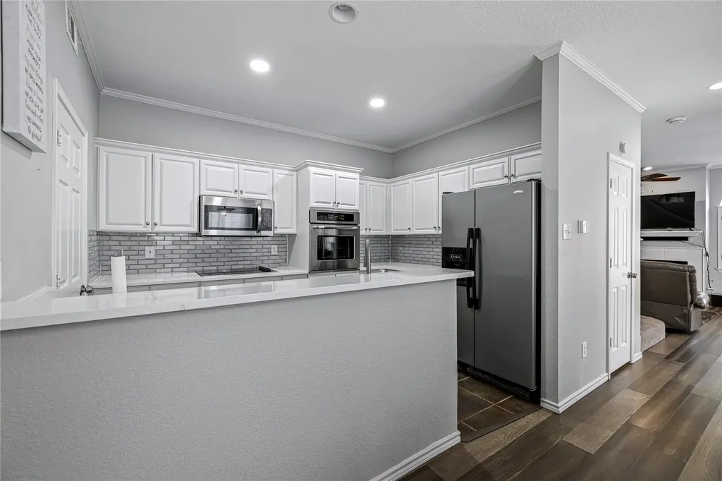 6011 Barrington Court Dallas TX 75252