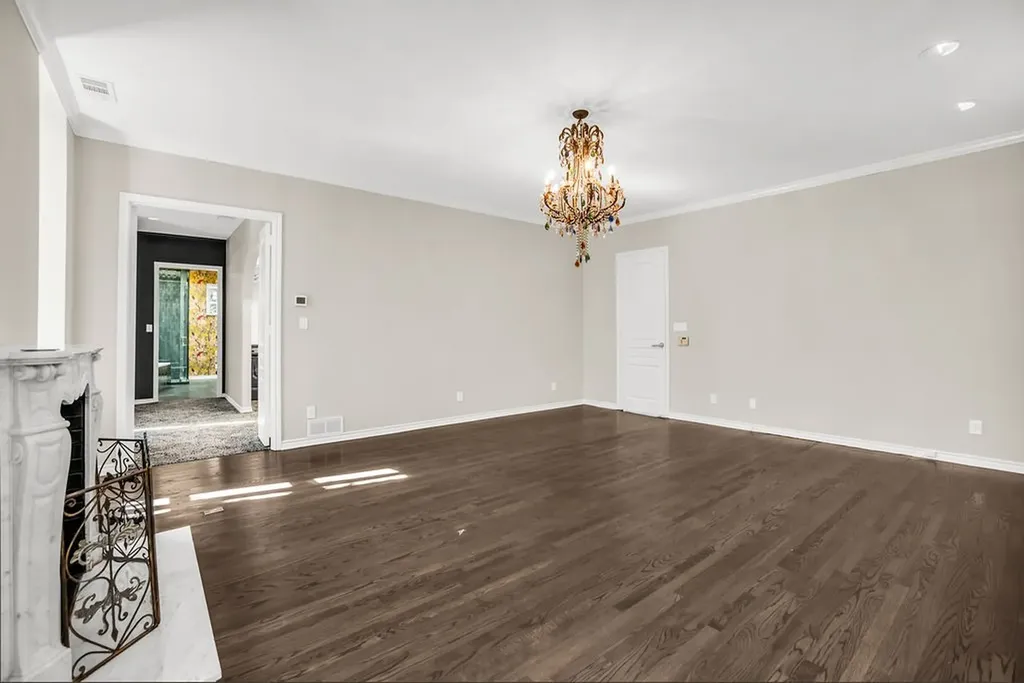 3802 S Versailles Avenue Dallas TX 75209