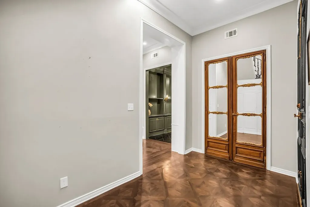 3802 S Versailles Avenue Dallas TX 75209