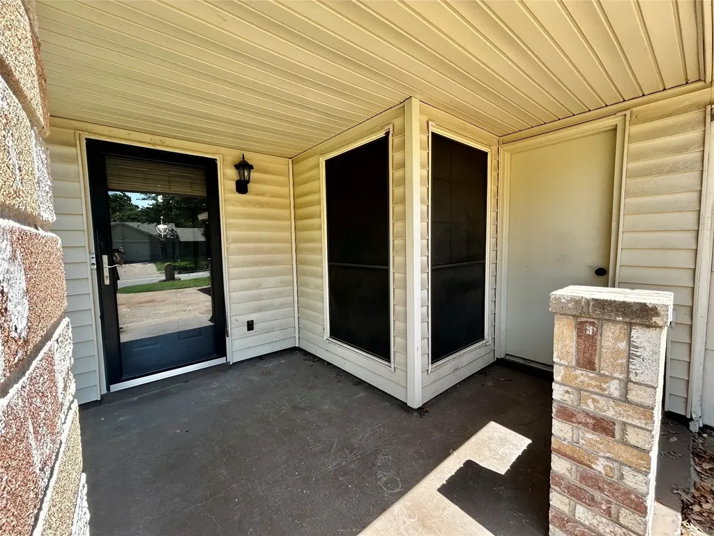 4205 Greencrest Drive Arlington TX 76016