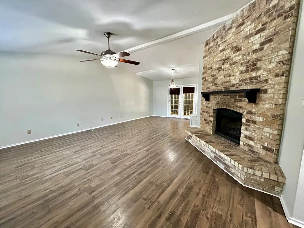 4205 Greencrest Drive Arlington TX 76016