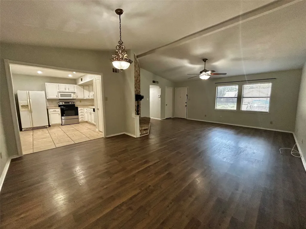 4205 Greencrest Drive Arlington TX 76016
