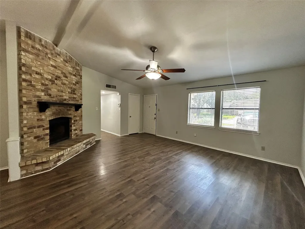 4205 Greencrest Drive Arlington TX 76016