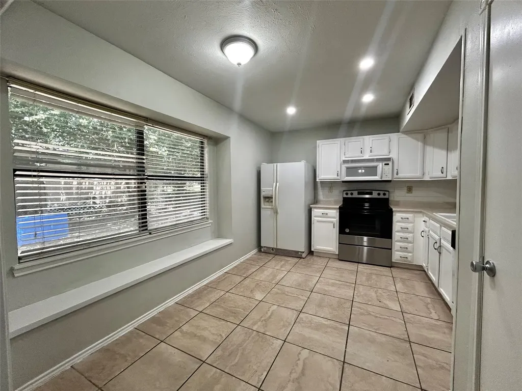 4205 Greencrest Drive Arlington TX 76016