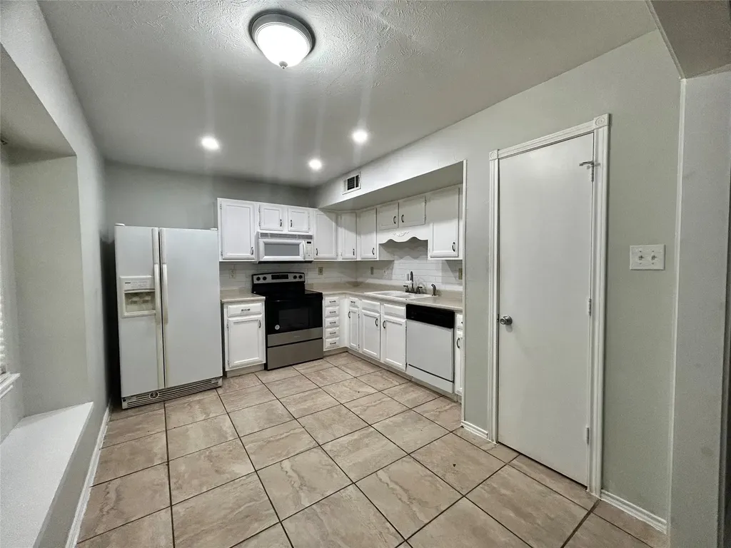 4205 Greencrest Drive Arlington TX 76016