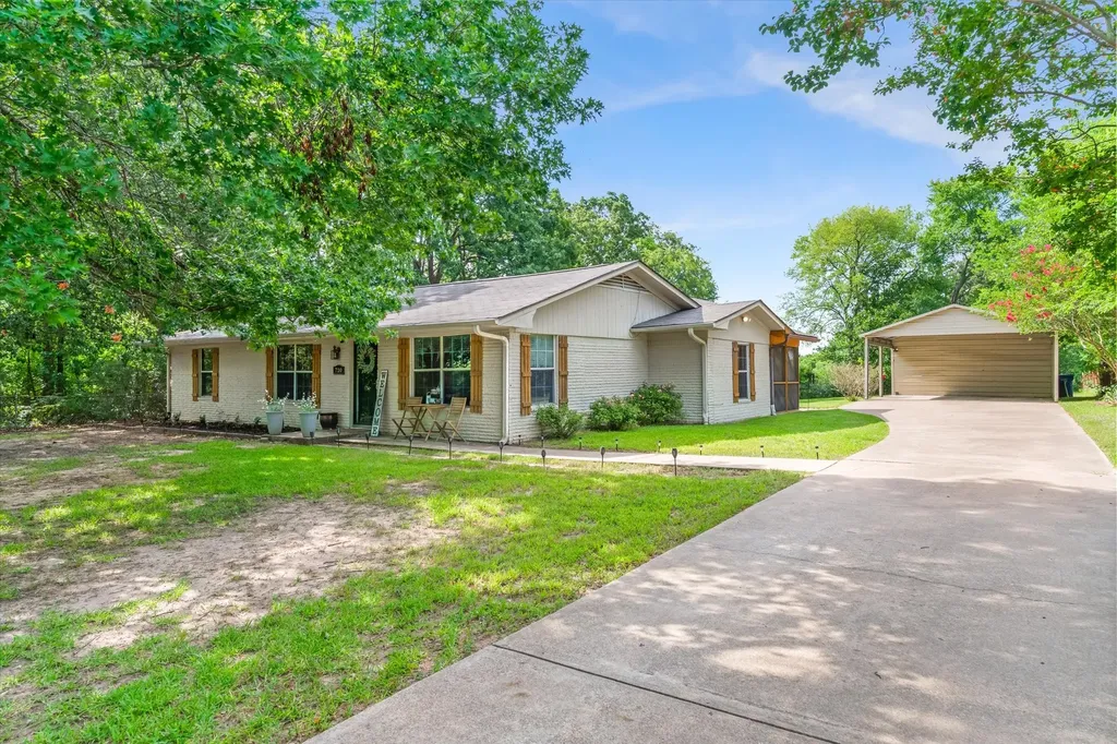 720 E High Street Grand Saline TX 75140
