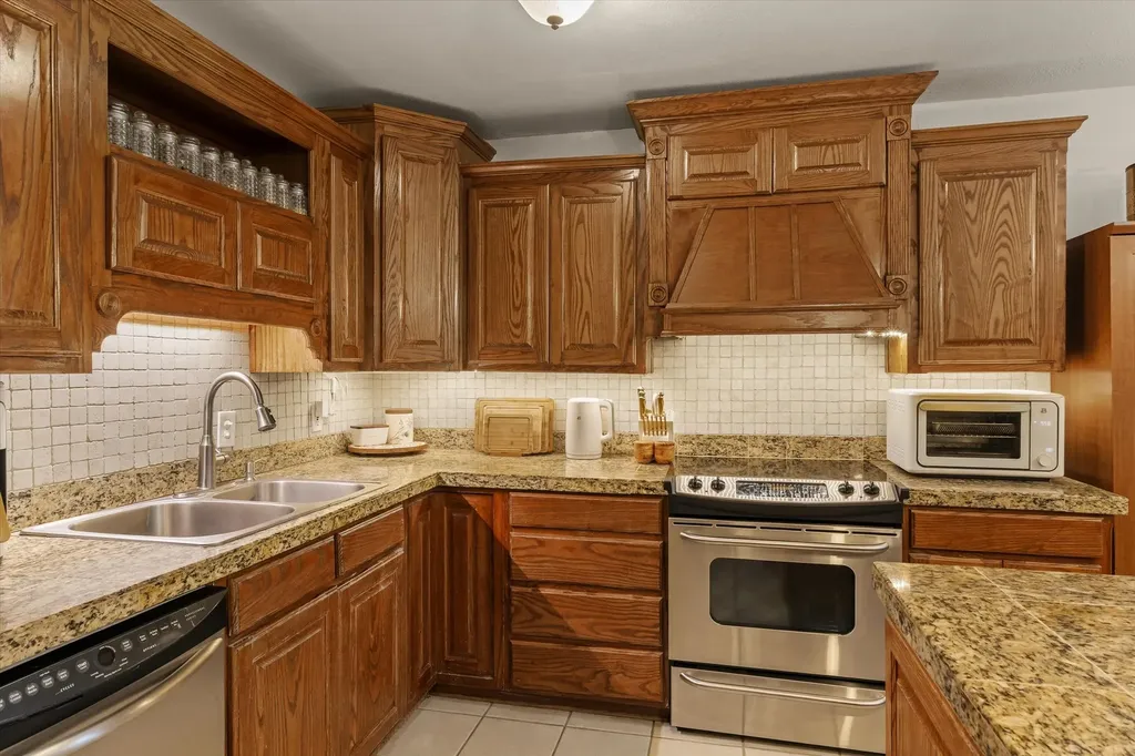 720 E High Street Grand Saline TX 75140