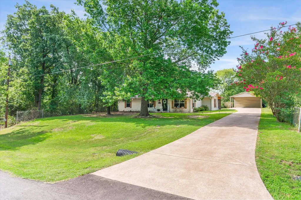 720 E High Street Grand Saline TX 75140