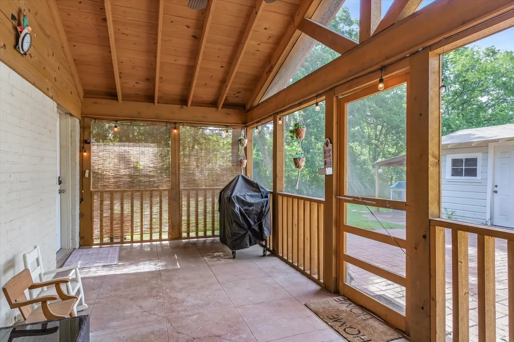 720 E High Street Grand Saline TX 75140