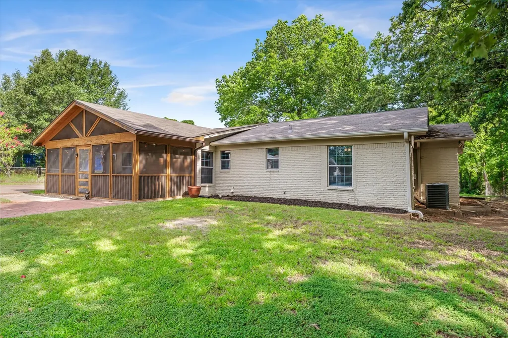720 E High Street Grand Saline TX 75140
