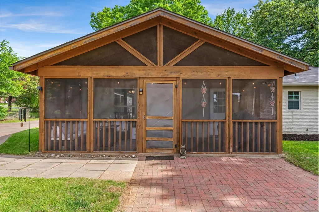 720 E High Street Grand Saline TX 75140