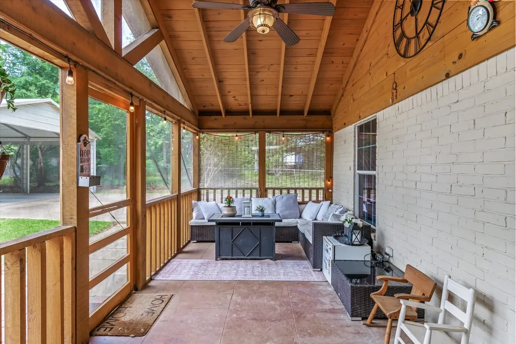 720 E High Street Grand Saline TX 75140