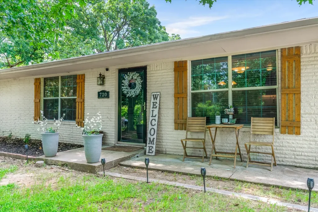 720 E High Street Grand Saline TX 75140