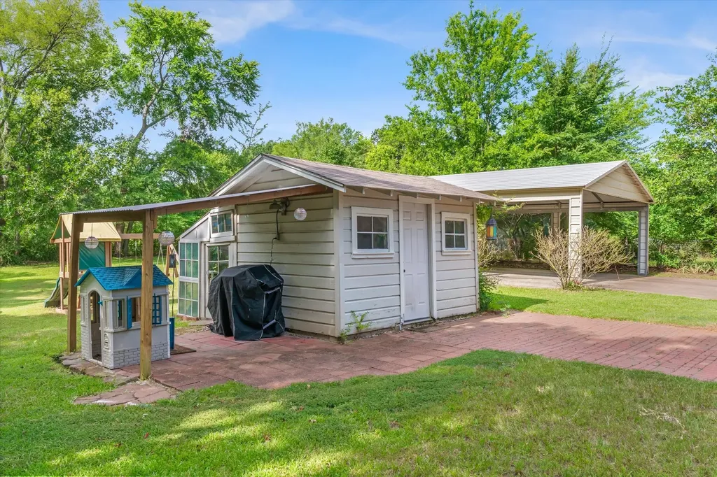 720 E High Street Grand Saline TX 75140