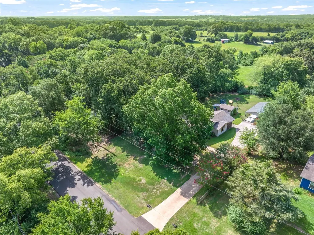 720 E High Street Grand Saline TX 75140