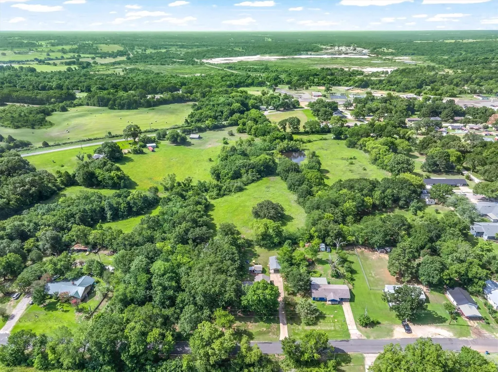 720 E High Street Grand Saline TX 75140