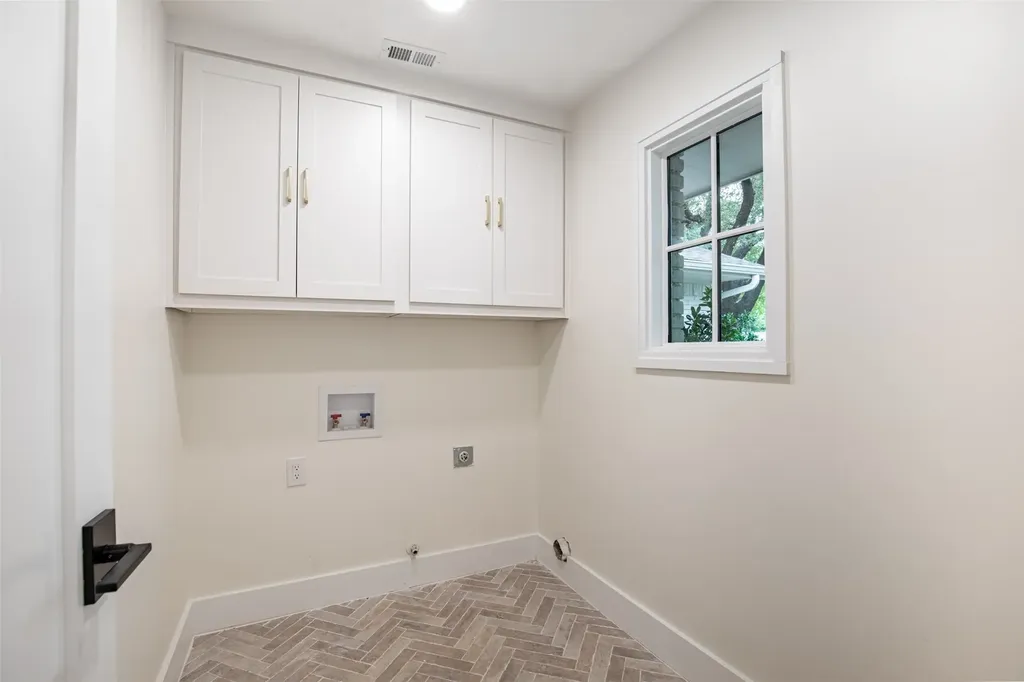 10564 Cox Lane Dallas TX 75229