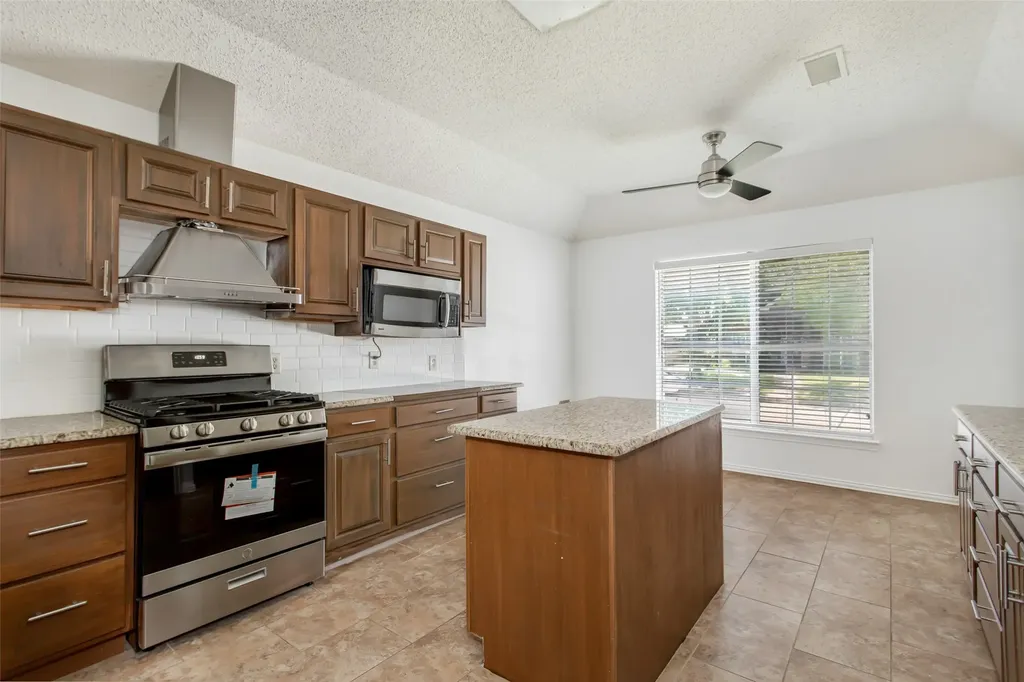 6610 Falcon Street Rowlett TX 75089