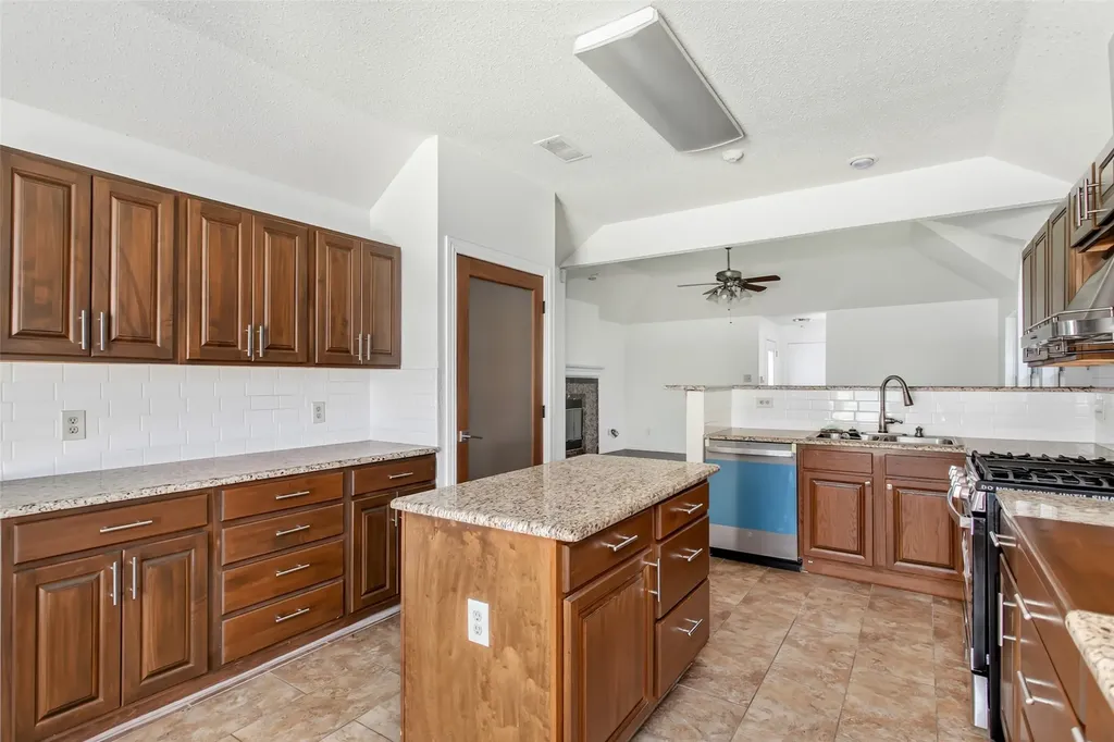 6610 Falcon Street Rowlett TX 75089