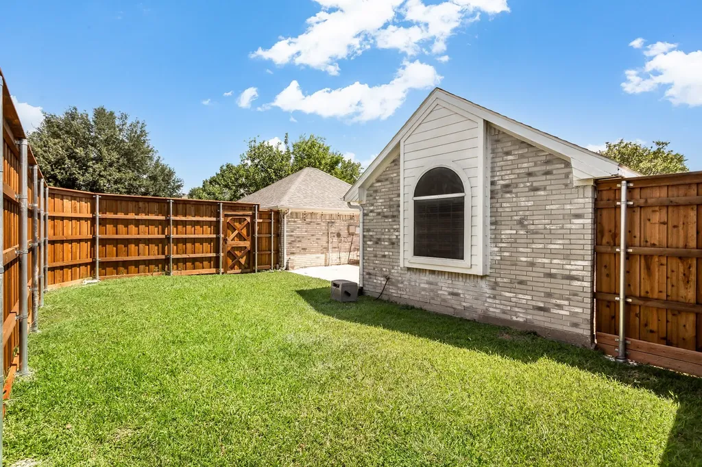 6610 Falcon Street Rowlett TX 75089