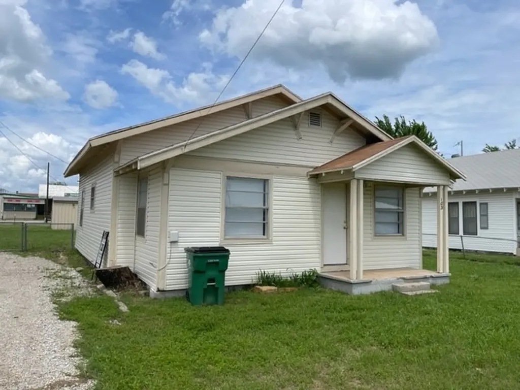 103 W Wichita Street Bowie TX 76230