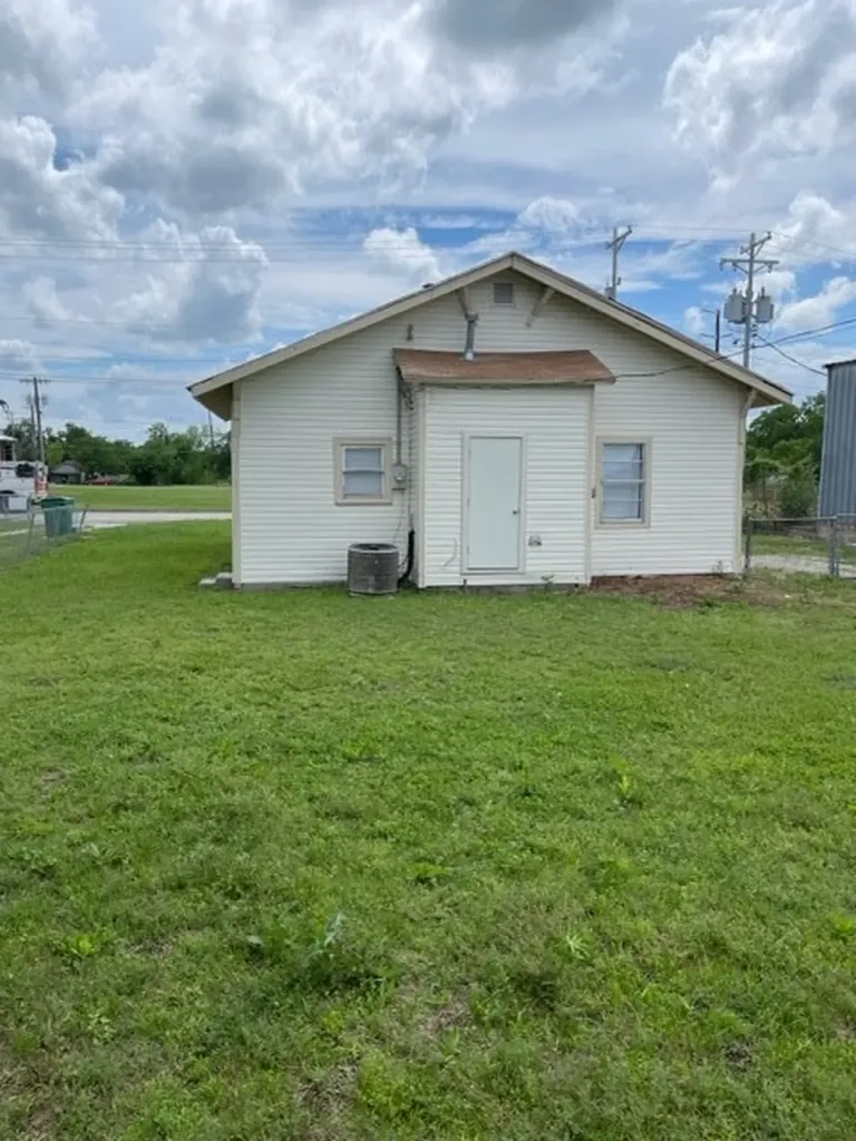103 W Wichita Street Bowie TX 76230