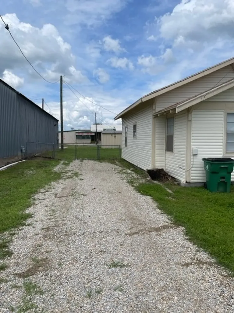 103 W Wichita Street Bowie TX 76230