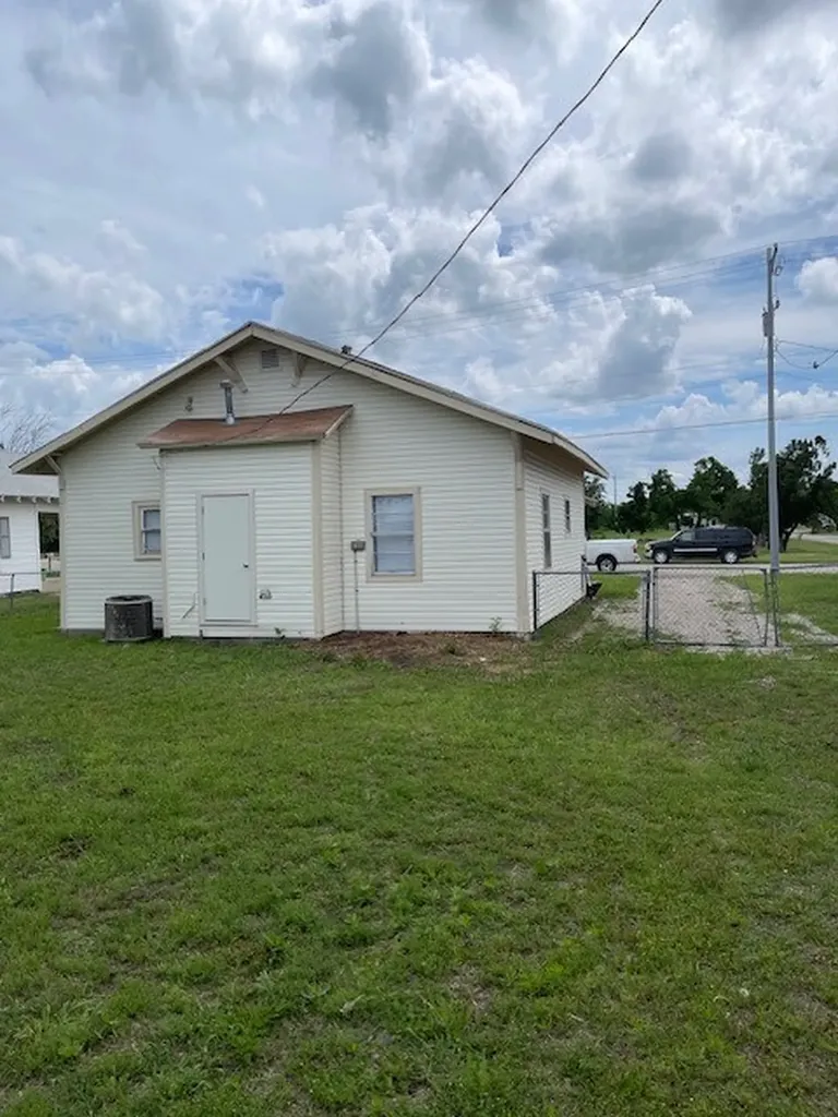 103 W Wichita Street Bowie TX 76230