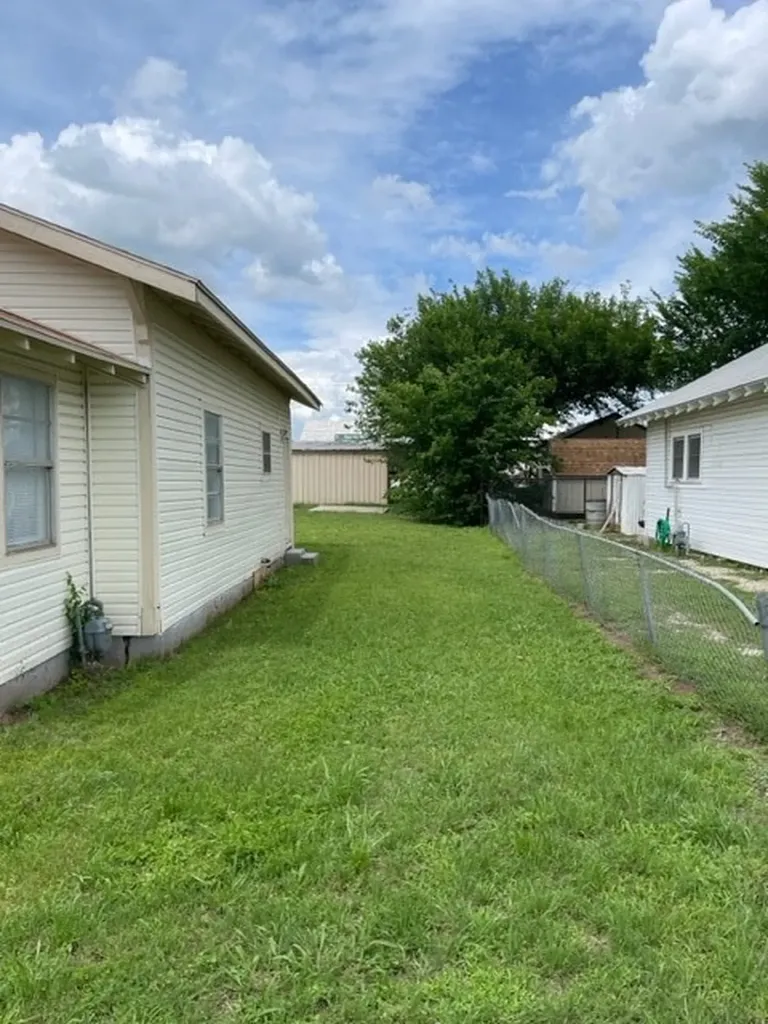 103 W Wichita Street Bowie TX 76230
