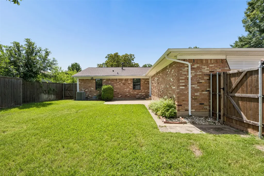 6225 N Jim Miller Road Dallas TX 75228