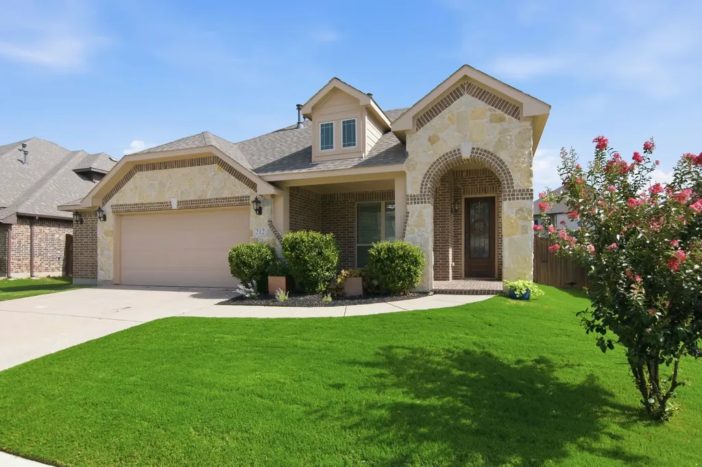 212 Spruce Valley Drive Justin TX 76247