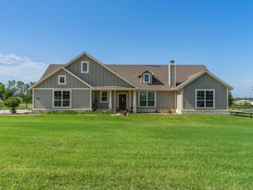 1011 Northern Oaks Court Springtown TX 76082