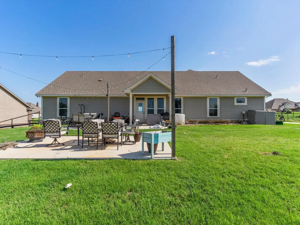 1011 Northern Oaks Court Springtown TX 76082