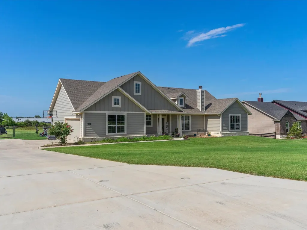 1011 Northern Oaks Court Springtown TX 76082